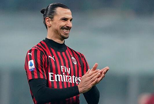 球队新援首秀 引发关注热议（球队新援处子秀登场 引发广泛热议）