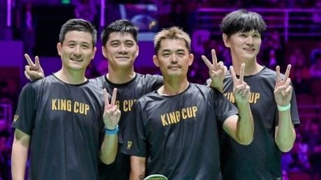 前锋头球破门，头球能力被放大关注（前锋头槌建功，制空能力成焦点）