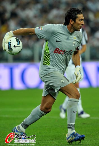 科隆vs柏林联合：卡明斯基、克劳斯首发，郑优营、容诺夫出战（科隆对阵柏林联合：卡明斯基、克劳斯进入首发，郑优营、容诺夫登场）